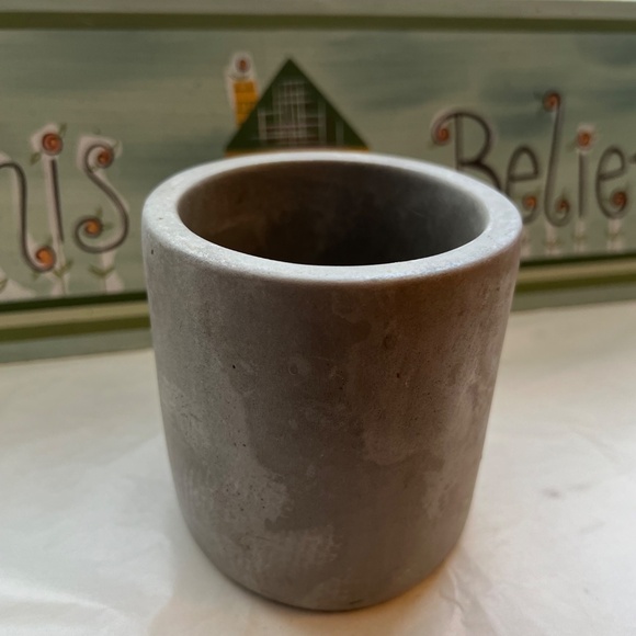 This House Believes Sign Gift Bundle Rustic
Cross Hope Planter & Cross Bookmark - Picture 3 of 14